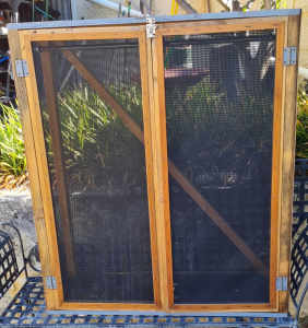 Meat Safe. 2 Door. Large. Hanging Bar. Mesh All Round. Good Condition