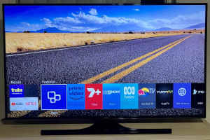 60” SAMSUNG SMART 4K ULTRAHD LED TV IN PERFECT WORKING CONDITION