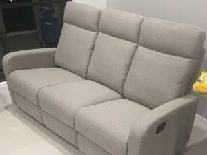 *MUST GO THIS WEEKEND* 3 seater recliner sofa - as new condition