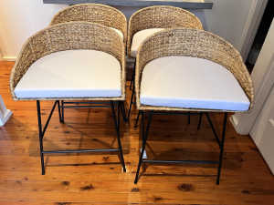 4 x bar stools with cushions