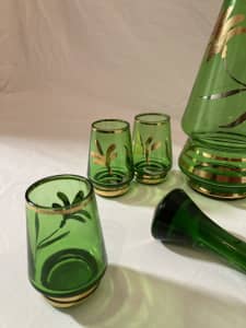 GREEN GLASS DÉCANTER & GLASSES