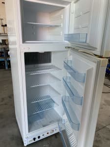 Gas/240volt fridge freezer