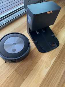 iRobot Roomba j7 Self emptying robot vacuum cleaner