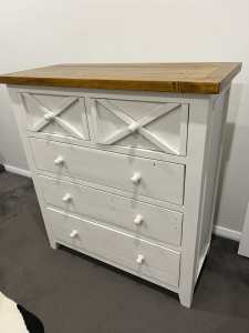 White Hampton style Chest of Drawers from 1825 Interiors Like New
