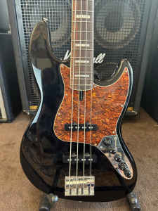 Sire Marcus Miller V7 Jazz Bass 2014 with Case