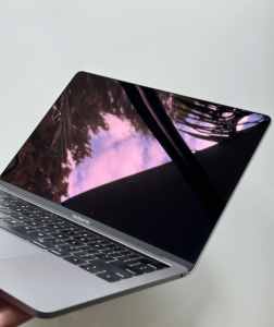 13-inch MacBook Pro 256GB in great condition with Touch Bar + USB-C