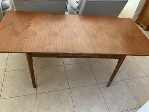 EXTENDABLE KITCHEN/DINNING / OFFICE / TABLE…Free