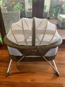 Sunbury Cocoon Bassinet - perfect condition (barely used)