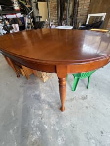 Oval extendable dining table - bargain need gone asap
