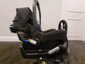 Bugaboo Turtle baby capsule great condition includes adapters!