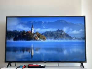 LG UHD 55 inch 4K TV w/ AI ThinQ