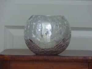 GLASS BOWL WITH CRACKED MIRROR EFFECT