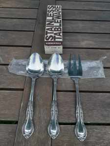 COLUMBIA Tableware Serving Set - unused/new, 2 tablespoons,1 meat fork