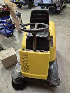 Kartcher kmr 1050s, electric ride on sweeper 