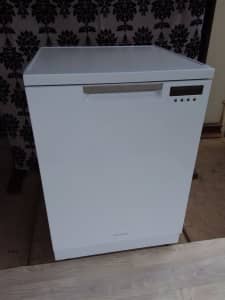 Fisher Paykel Dishwasher Current Model DW60FC1 in excellent condition