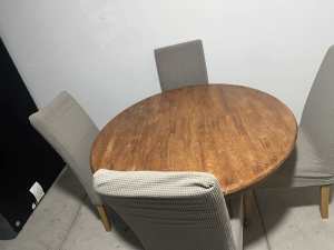 Can deliver - Dining table and 4 chairs