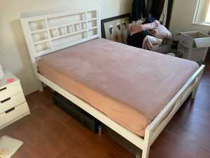 Queen Bed white (no mattress)