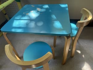 3 pieces kids table and chairs