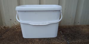 White Plastic container with Lid