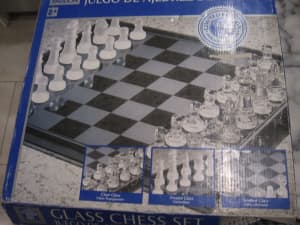 Glass Chess Set 32 Pieces / Good Condition
