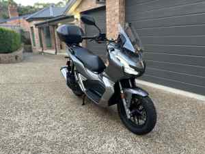 Honda ADV150 Maxi Scooter 2021 with top box