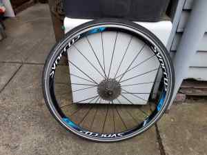 In good condition, nice Synrros 700 x 28C road / gravel bike wheel!