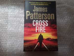 Cross Fire by James Patterson Large Paperback
