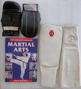 The complete book of martial arts Boxing gloves & Shin guards 
