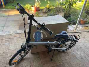 Dahon Mariner D8 Folding Bike Silver Wheel Size 20