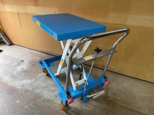Scissor lift table 300kgs lifting capability.