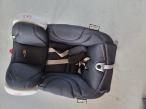 Britax safe n sound platinum pro car seat aged 0-4 years old