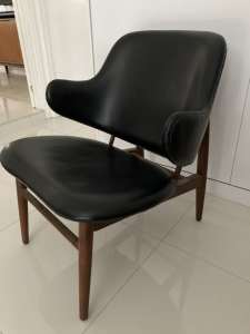 Matt Blatt - black leather chair