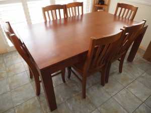 7pc Fabulous Wood Dining Table & Chairs. Good Condition. Merrylands