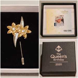 NEW RARE - 2020 THE QUEENS BIRTHDAY BROOCH & STAMP SET 155/200