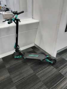 Vsett scooter 9+ with charger 1-647265