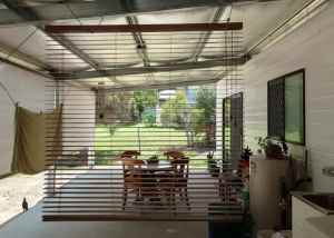 TIMBER VENETIAN BLINDS. GOOD CONDITION. 8 in total