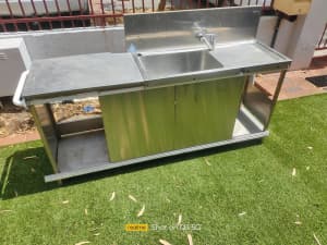 OUTDOOR STAINLESS STEEL SINK AND BENCH 