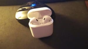 APPLE AIRPODS..