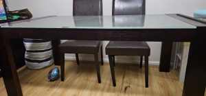 Dining table in good condition for sale( must go awayby 3rd of april)