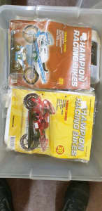 DE AGOSTINI CHAMPIONSHIP RACING MOTORCYCLES 1/24 SCALE 