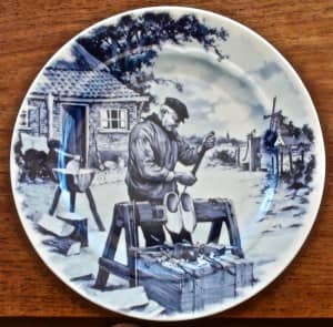9 1/2 Delft hanging plate, man making clogs.