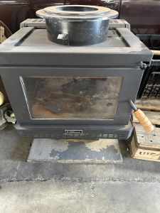Combustion wood heater
