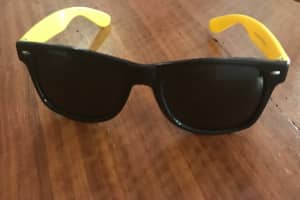 Polaroid Sunglasses black frame with yellow arms