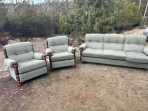3 seater 2 armchairs - free delivery Kingston area
