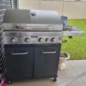Barely used Bbq with gas bottle