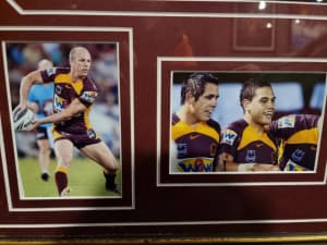 BRISBANE BRONCOS: Brisbane Broncos jersey with 22 signatures (framed  91x108cm); 2002 newspaper photo with 11