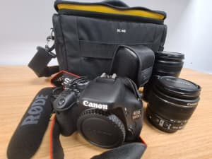 Canon 600DE with accompanying accessories