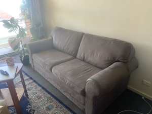 Sofa bed - reluctant sale - Fold out couch