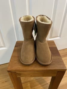 Shearers UGG boots classics short - chestnut colour