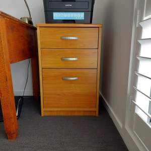 Filing cabinet 3 drawers